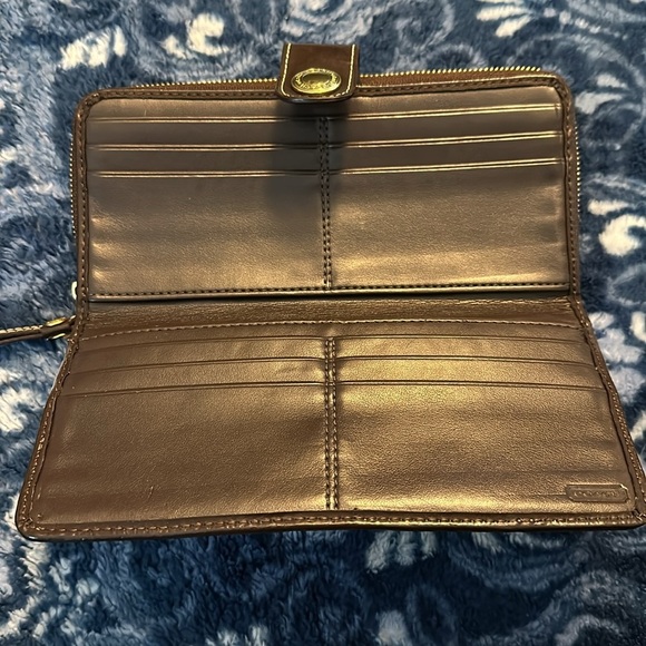 Coach zip around wallet - Picture 3 of 8